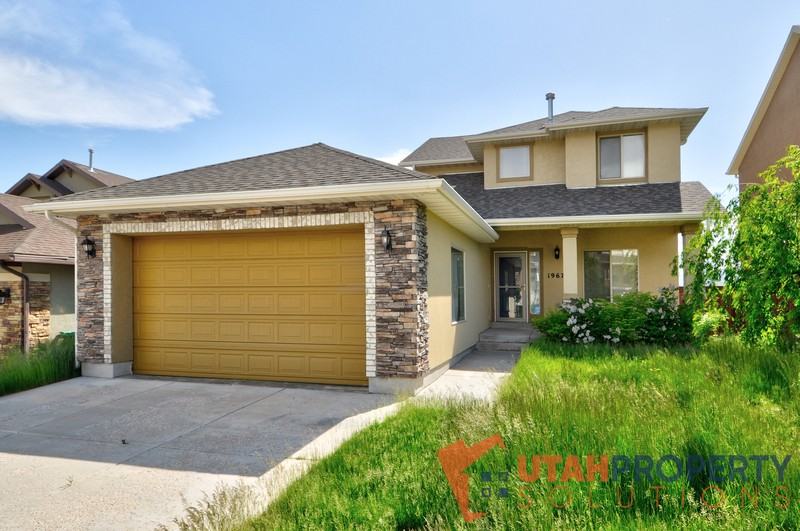 1967 Woodview Dr - Photo 3 of 19