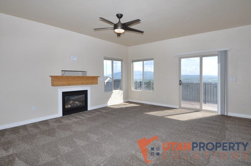 1967 Woodview Dr - Photo 4 of 19