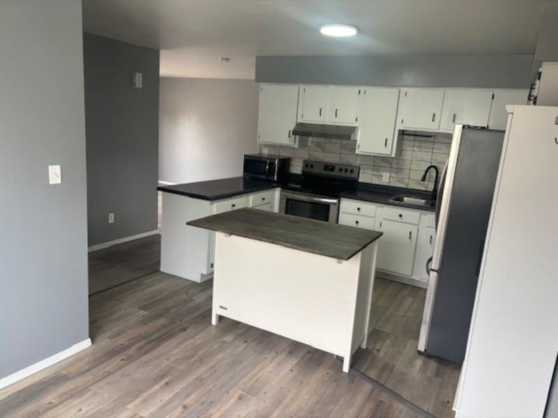 508 N Cambridge Dr - Photo 5 of 17