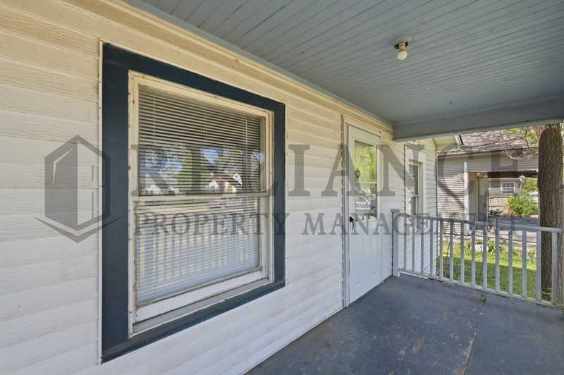 811 S Hiram St - Photo 5 of 40