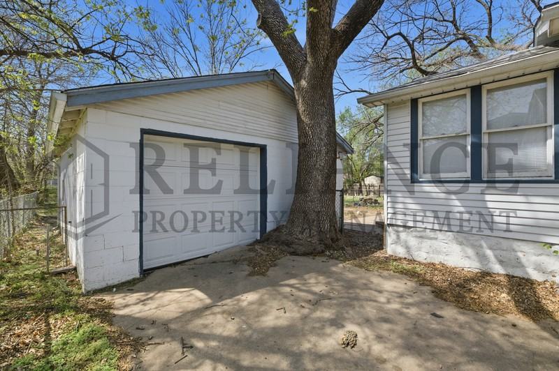 811 S Hiram St - Photo 6 of 40