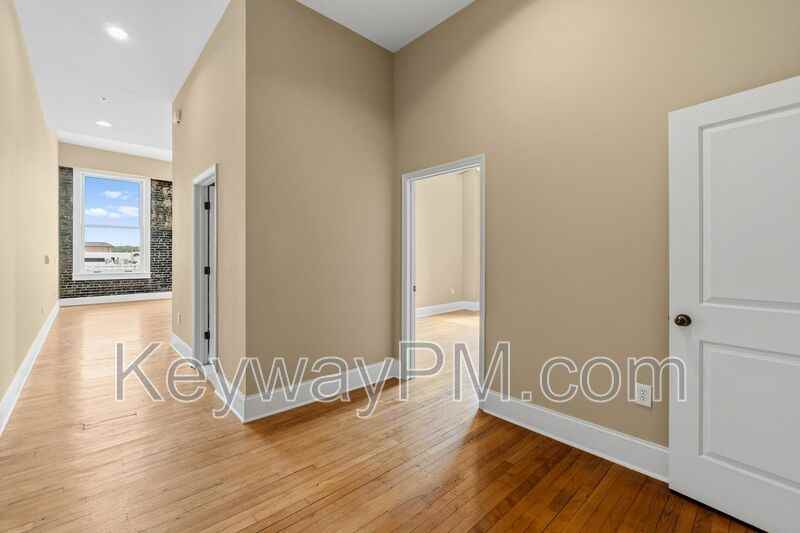 936 Broad St #404 - Photo 7 of 20