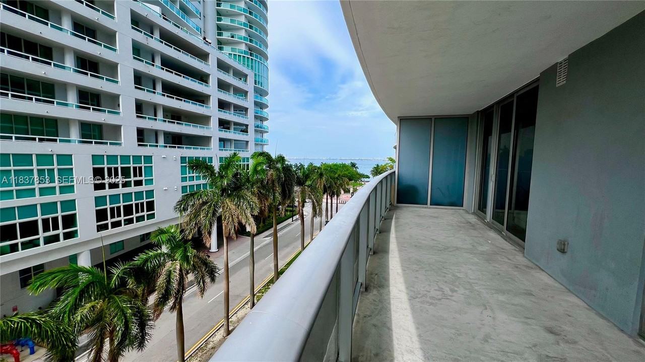 488 Northeast 18th Street #405 - Photo 3 of 29