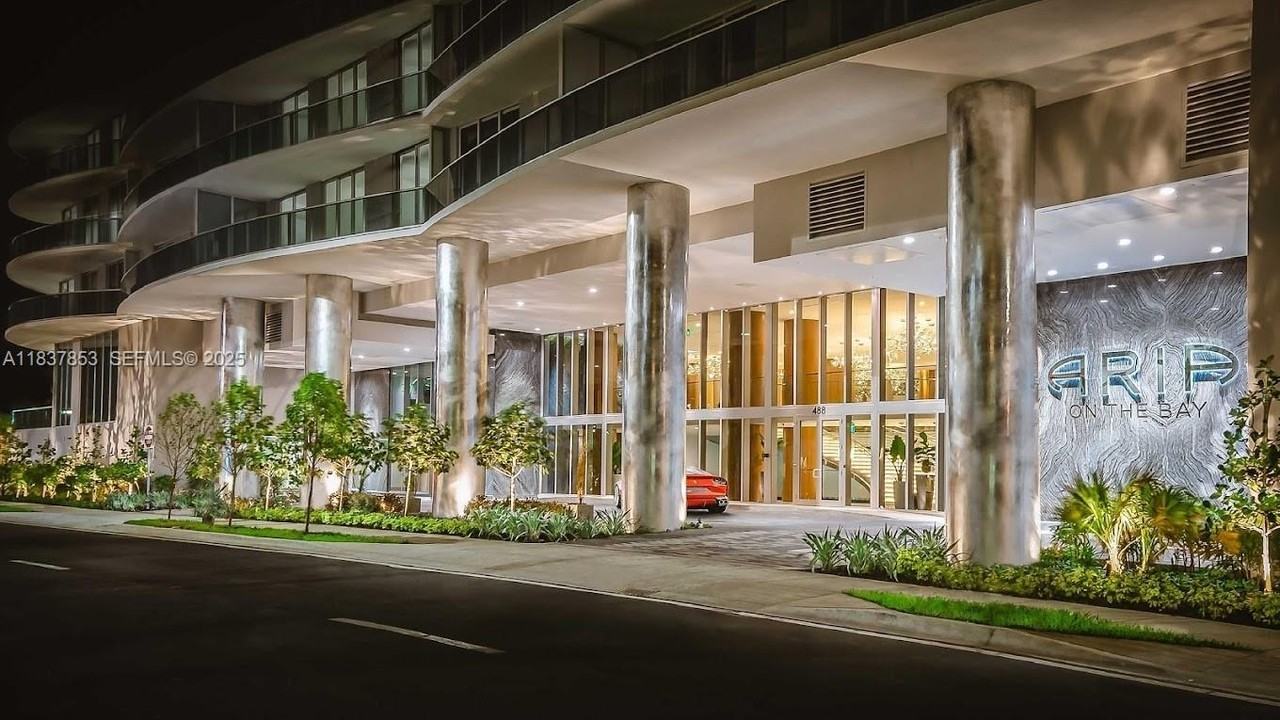 488 Northeast 18th Street #405 - Photo 4 of 29