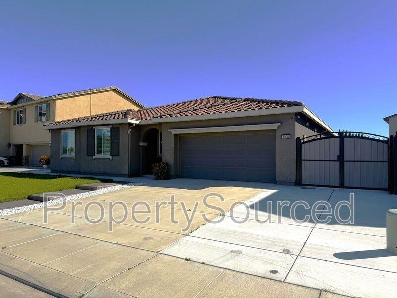 1978 Memorial Ln - Photo 2 of 43