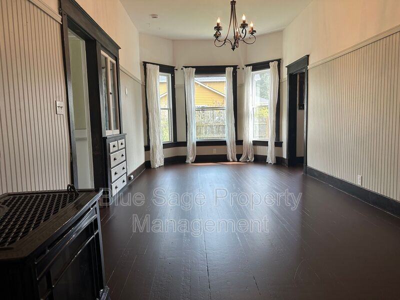 1226 Tremont St - Photo 7 of 33