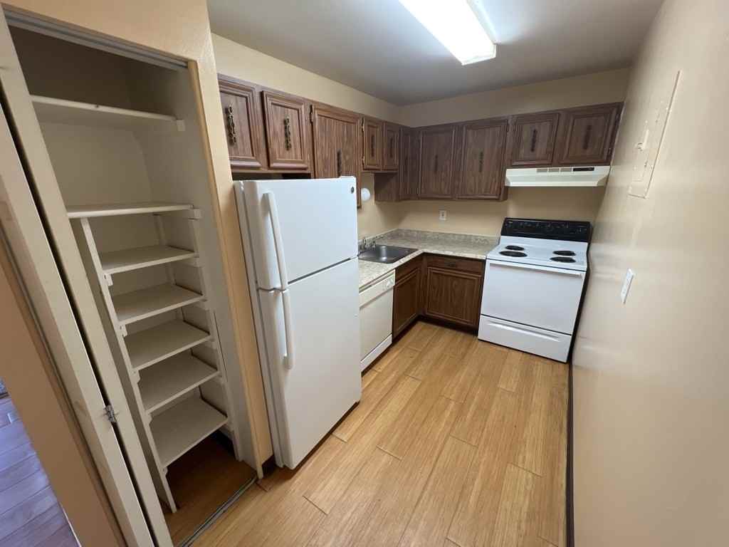 Bruin Manor (TS) - Photo 4 of 11