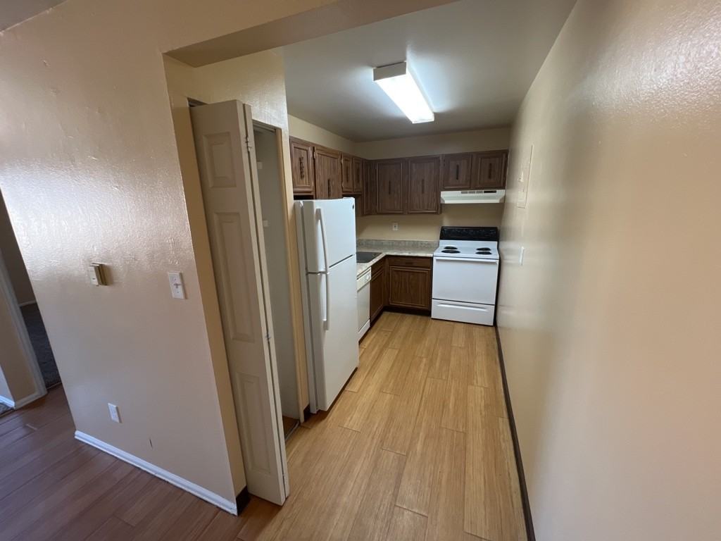 Bruin Manor (TS) - Photo 6 of 11