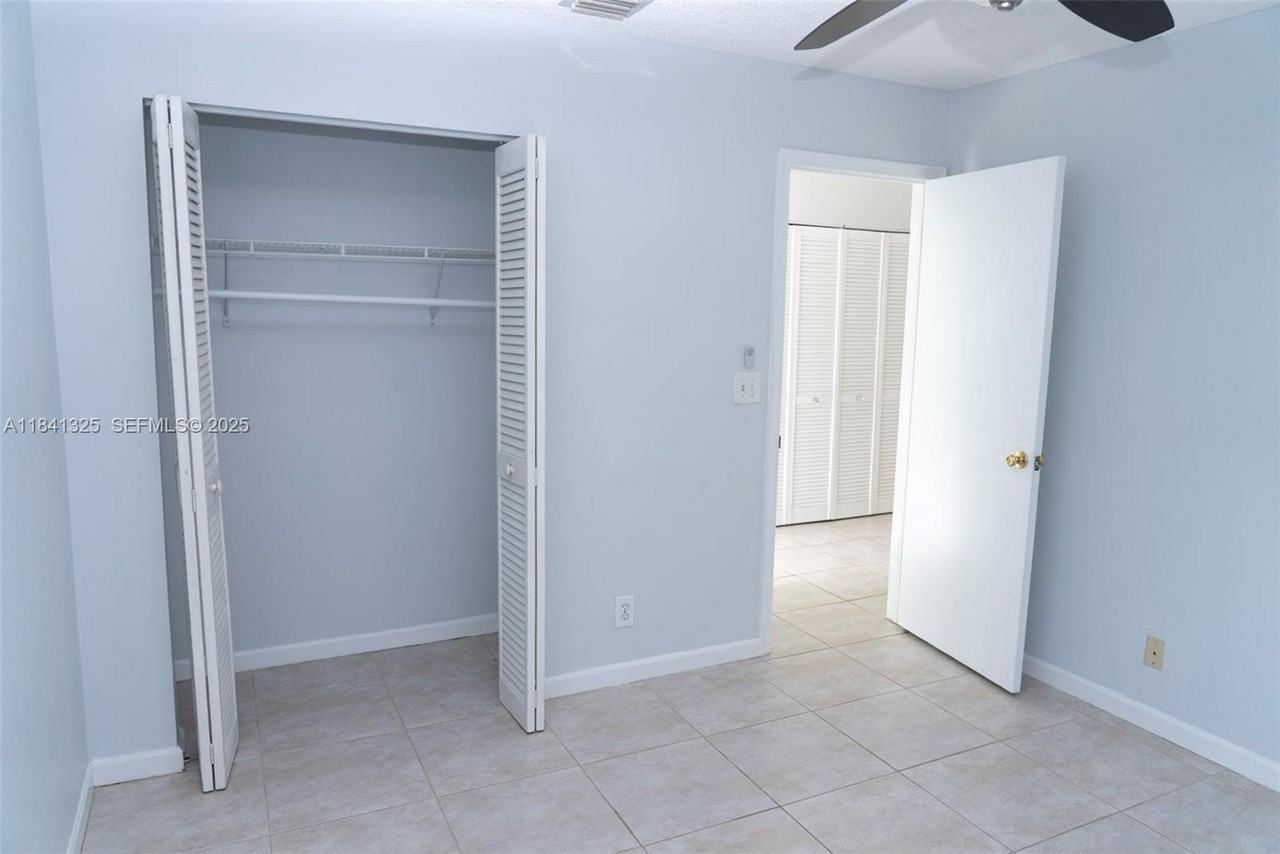 9012 Southwest 20th Place - Photo 3 of 30