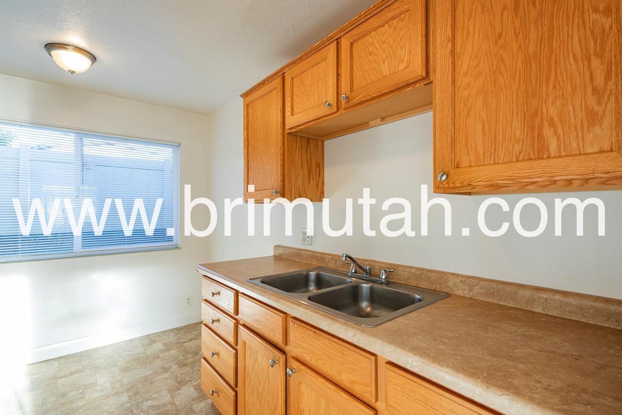 2241 E. Laney Ave. - Photo 5 of 31