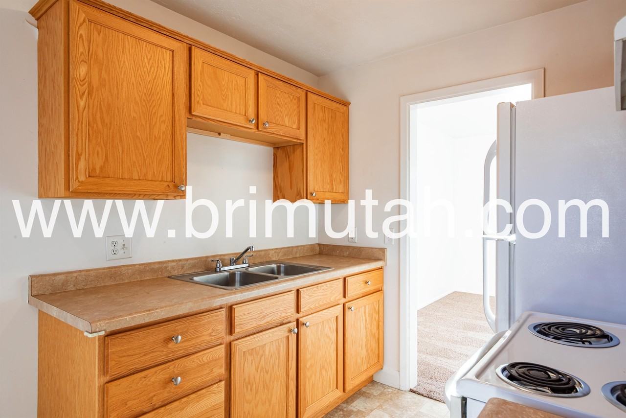 2241 E. Laney Ave. - Photo 7 of 31