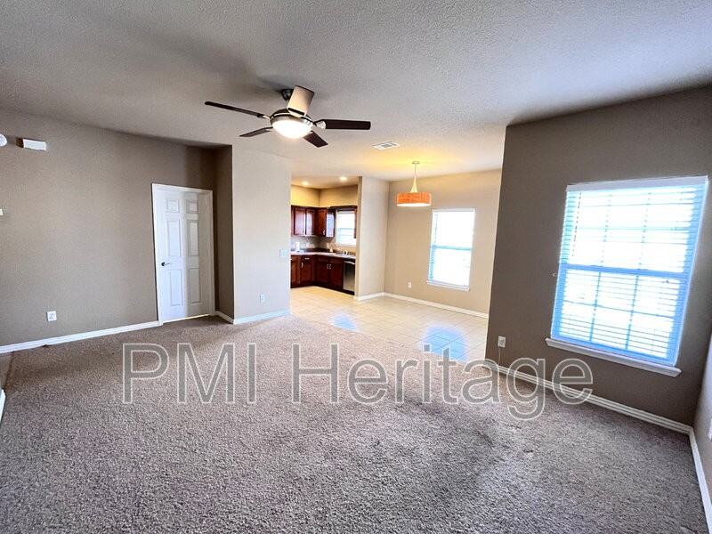 3200 Sw Windrift Ave #1 - Photo 3 of 19