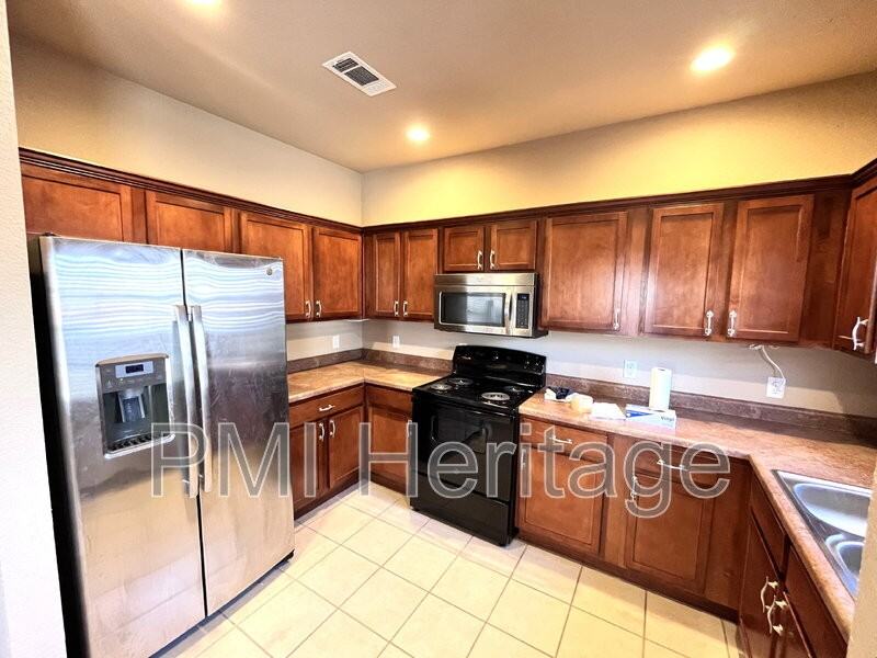 3200 Sw Windrift Ave #1 - Photo 5 of 19