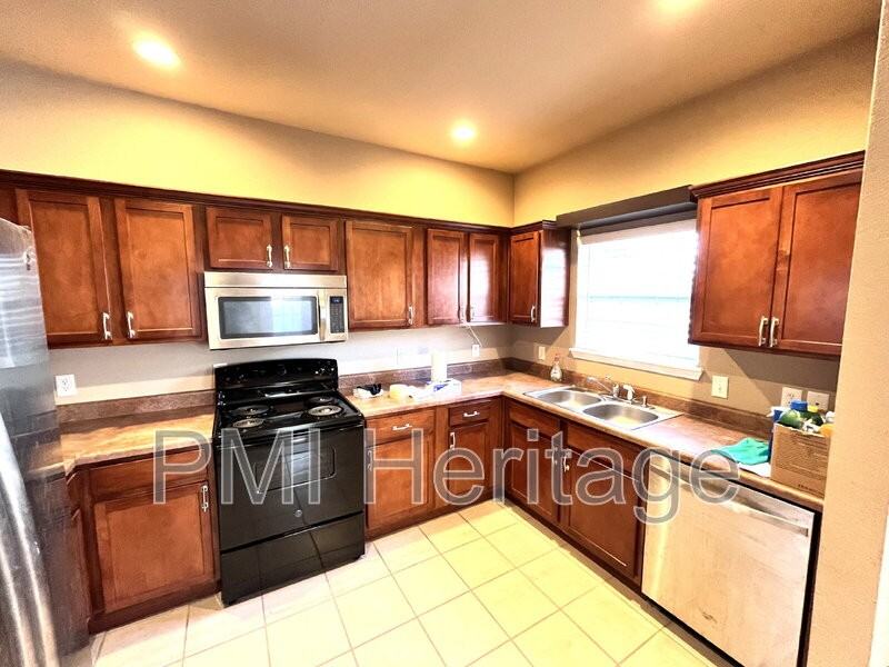 3200 Sw Windrift Ave #1 - Photo 6 of 19