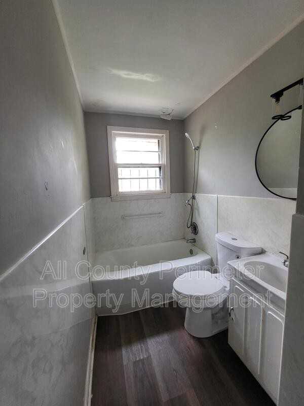 490 Hall St - Photo 6 of 11