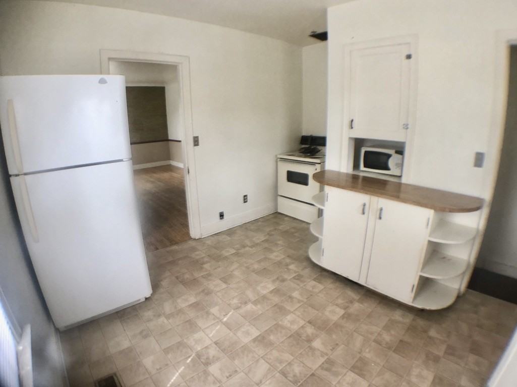 909 Douglas - Photo 3 of 19