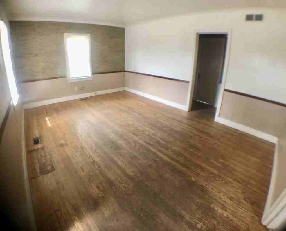 909 Douglas - Photo 5 of 19