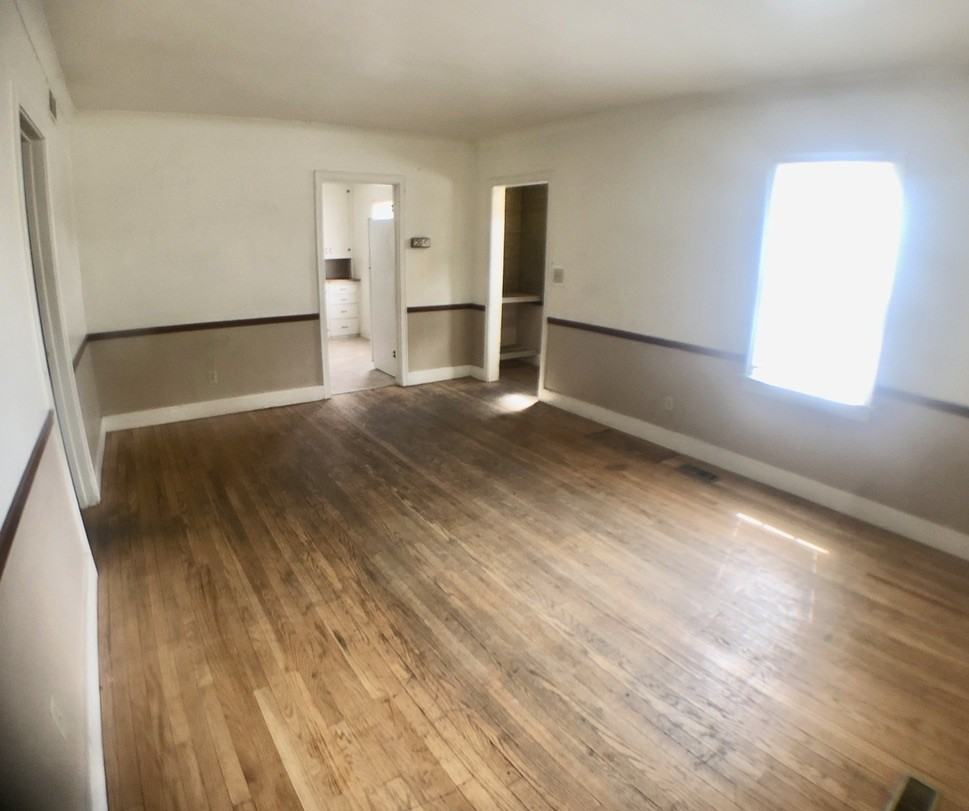 909 Douglas - Photo 6 of 19