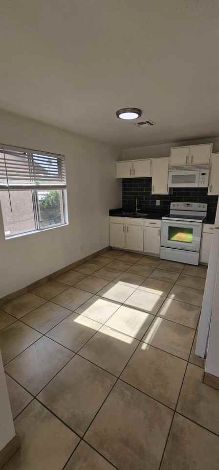 P668 1551 East Christy Drive - Photo 6 of 32