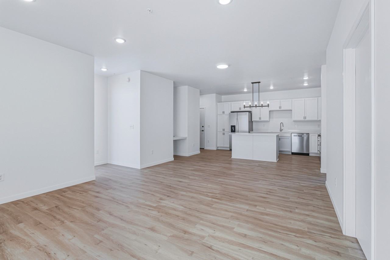 2465 62nd Avenue South - Photo 3 of 50