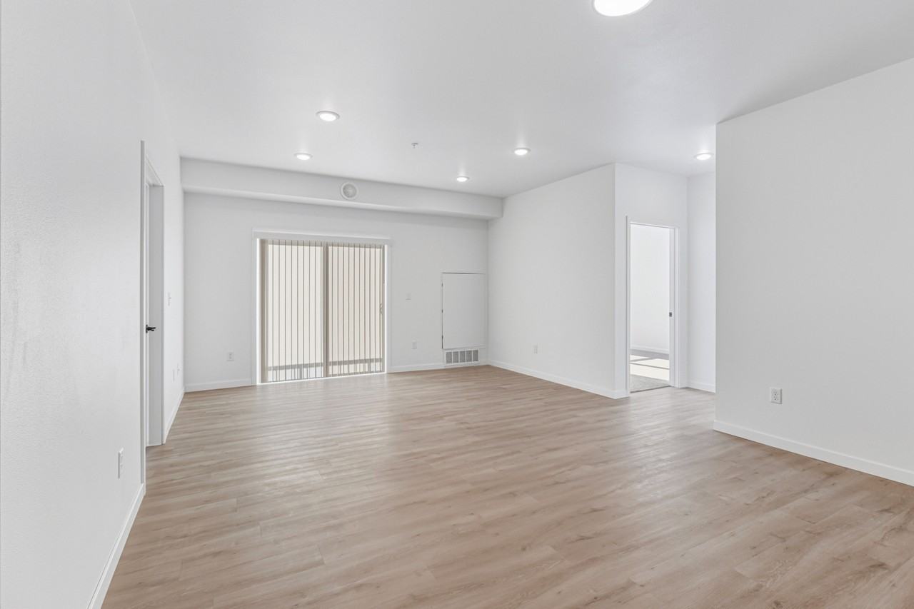 2465 62nd Avenue South - Photo 4 of 50