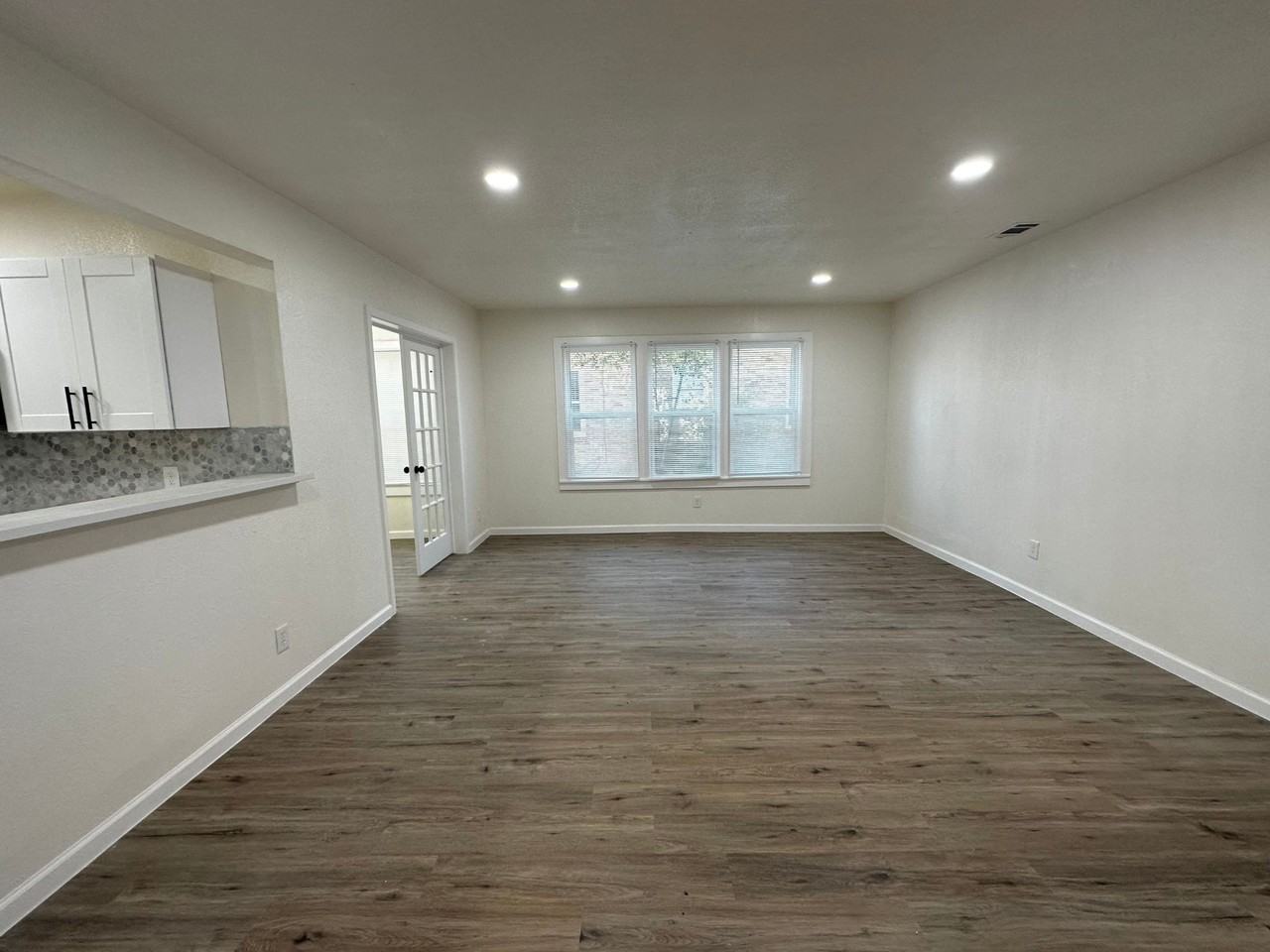 5934 Victor Street - Photo 6 of 24