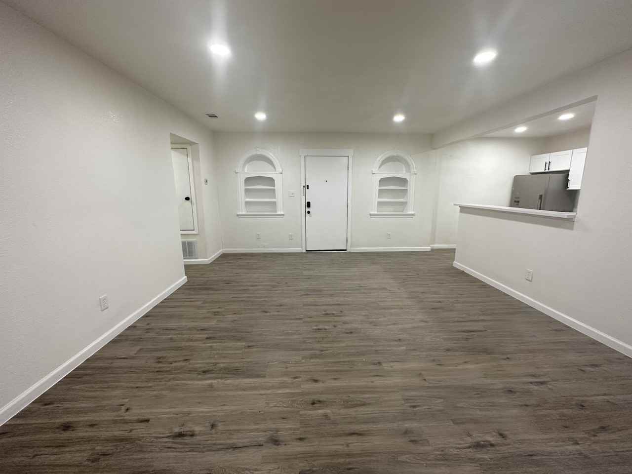 5934 Victor Street - Photo 7 of 24
