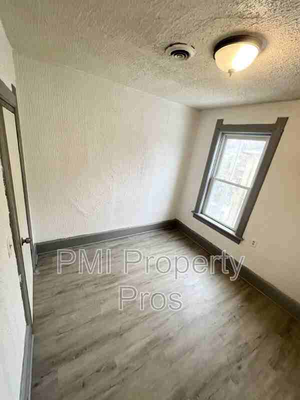 1237A N 24th St - Photo 6 of 7