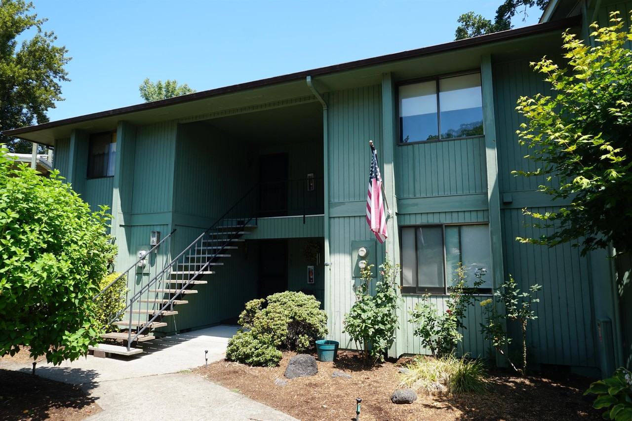 Oakwood Apartments - Photo 3 of 9