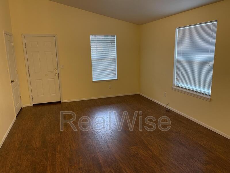 656 E Park St - Photo 2 of 13