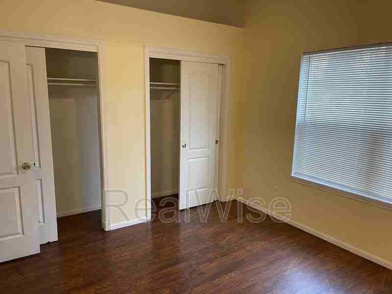 656 E Park St - Photo 6 of 13