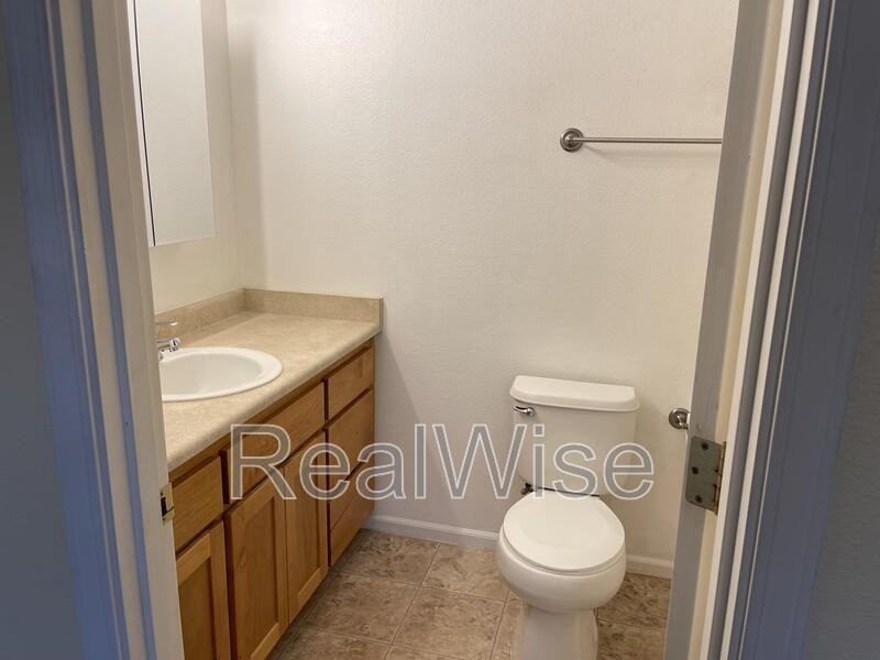 656 E Park St - Photo 7 of 13