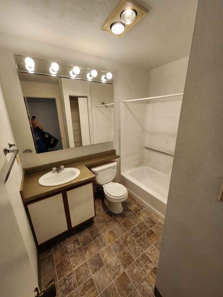 2104 Lincoln Avenue - Photo 5 of 10