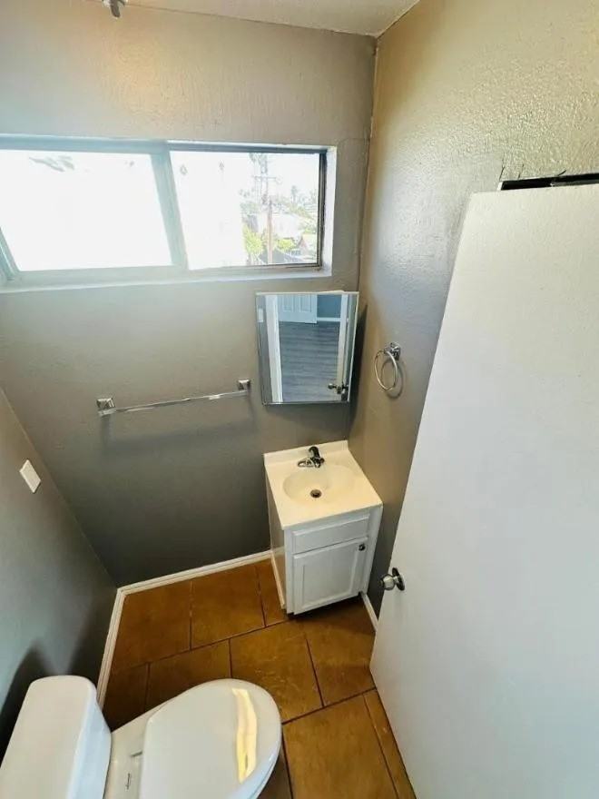 616 West 75th Street - Photo 2 of 6