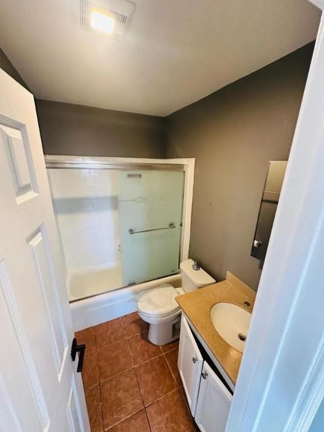 616 West 75th Street - Photo 3 of 6
