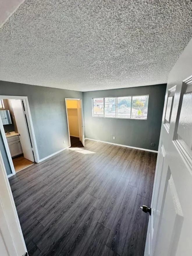 616 West 75th Street - Photo 6 of 6