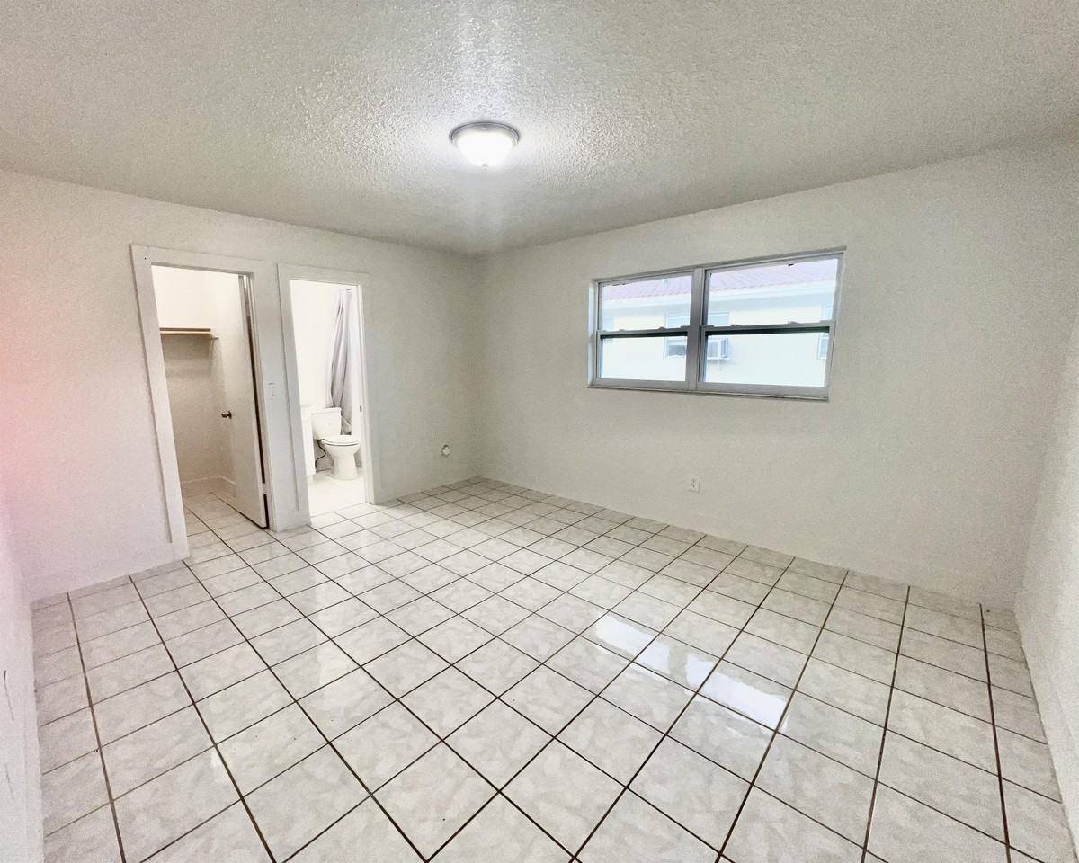 951 Southwest 7th Street - Photo 2 of 18