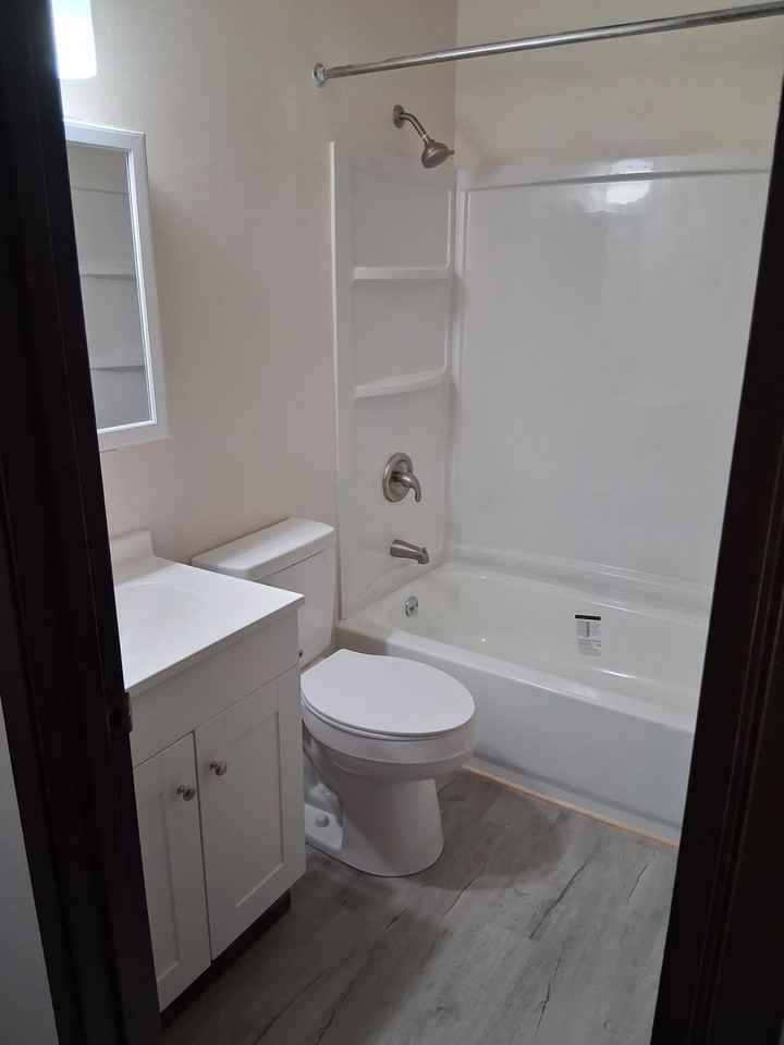 402 East King Avenue - Photo 3 of 9