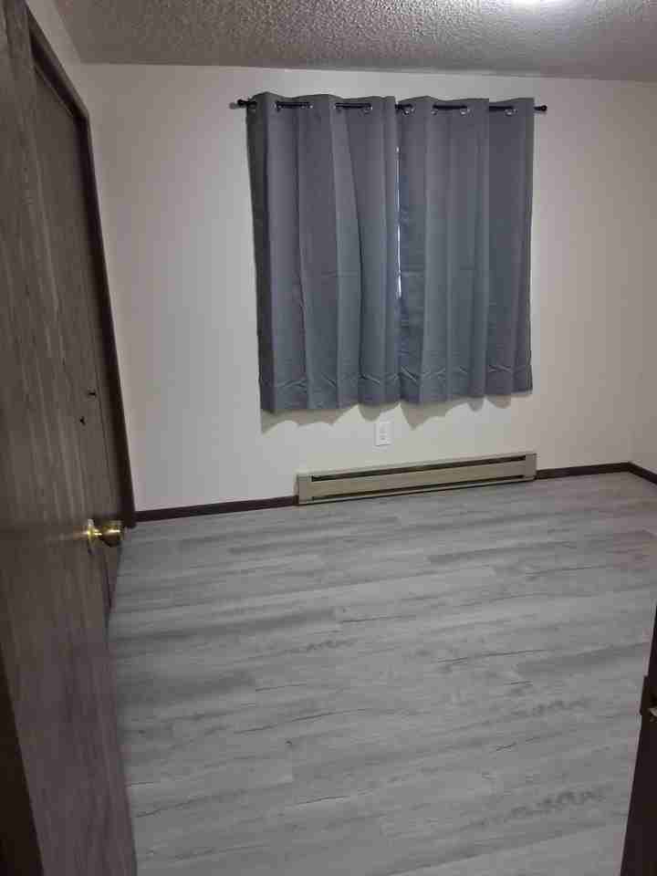 402 East King Avenue - Photo 5 of 9