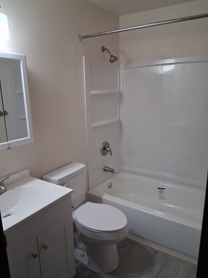 402 East King Avenue - Photo 7 of 9