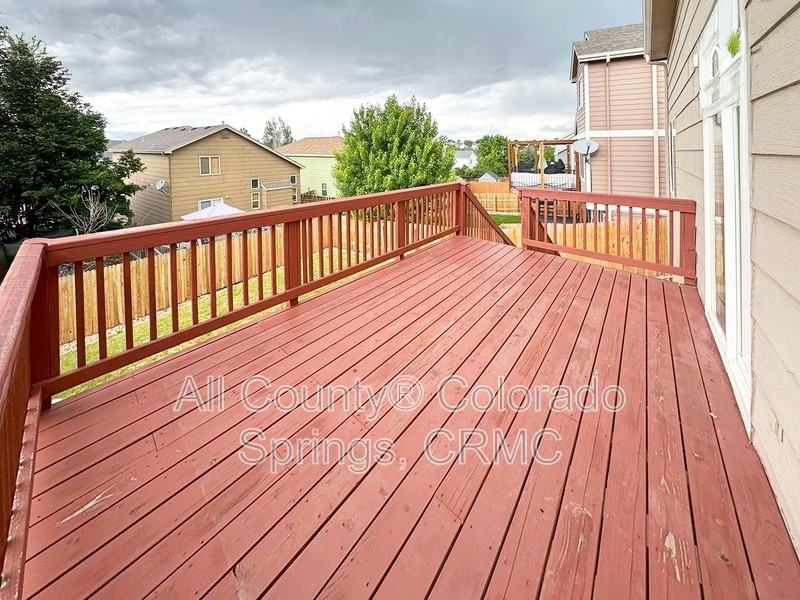 5048 Weaver Dr - Photo 6 of 32