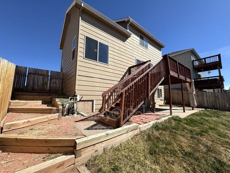 5048 Weaver Dr - Photo 7 of 32