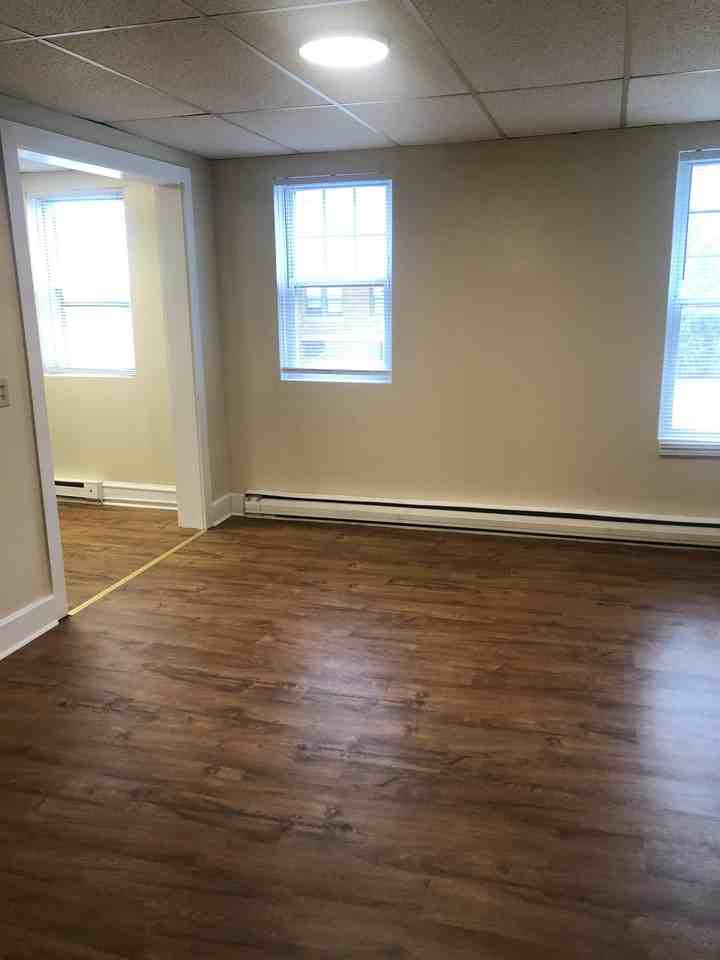 802 East Howard Street - Photo 3 of 18