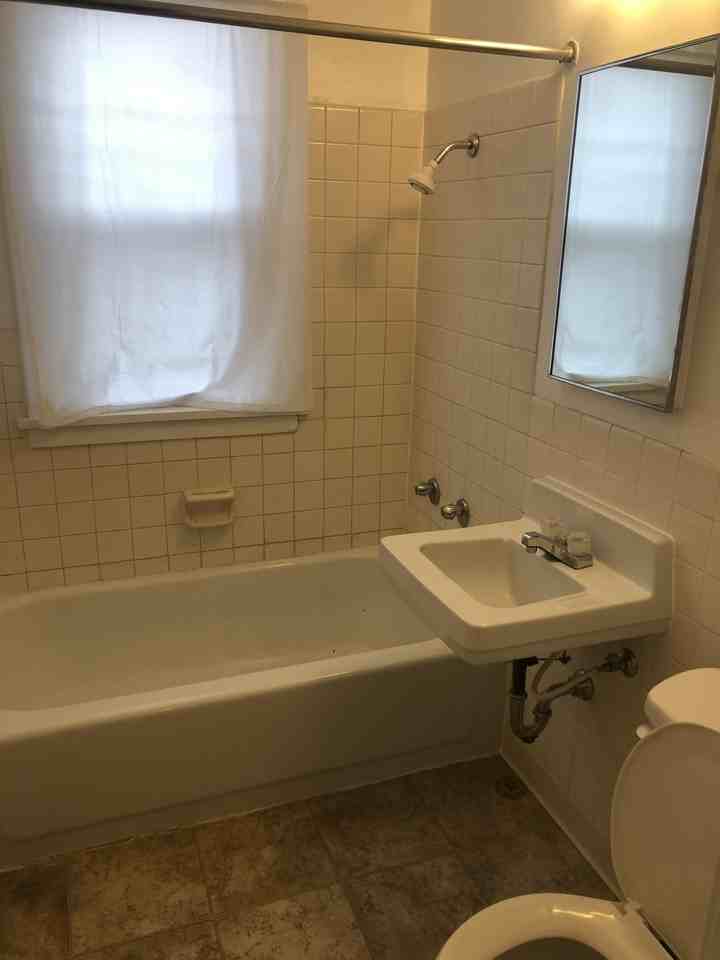 802 East Howard Street - Photo 6 of 18