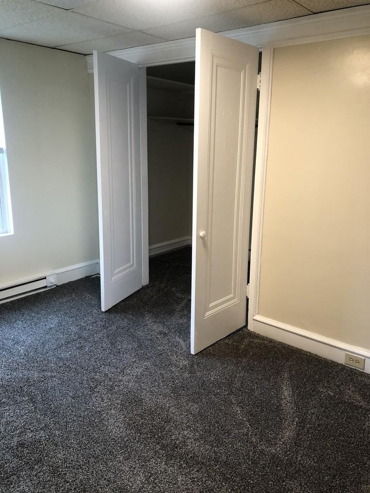 802 East Howard Street - Photo 7 of 18