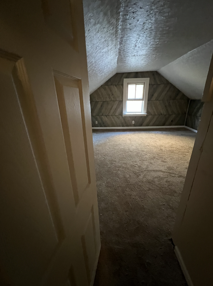 3656 East 63rd Street - Photo 5 of 11