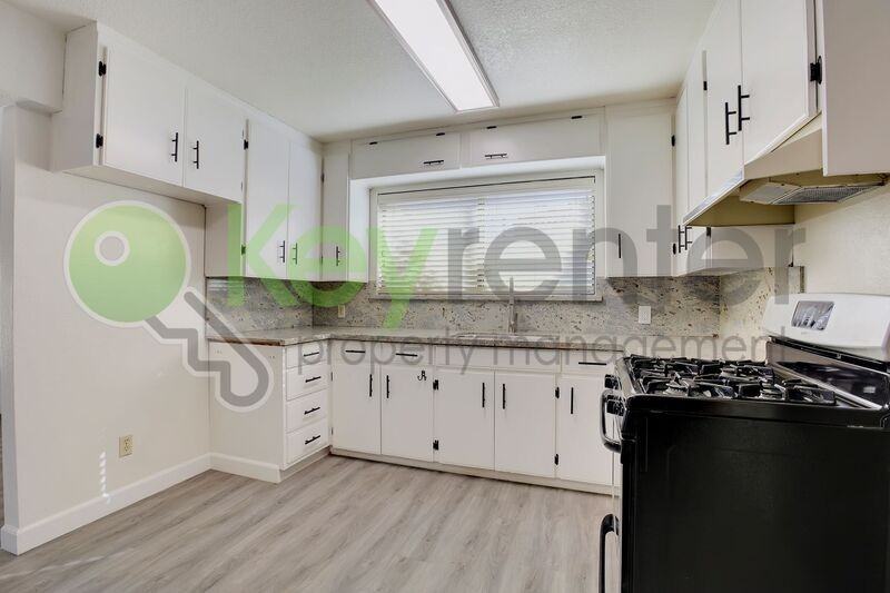 809 N Hobson Ave #B - Photo 7 of 32