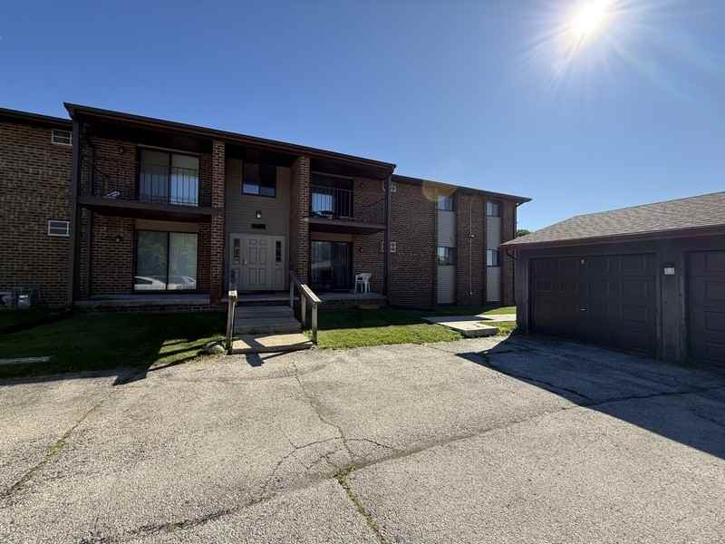 2752 Humboldt Rd - Photo 2 of 23