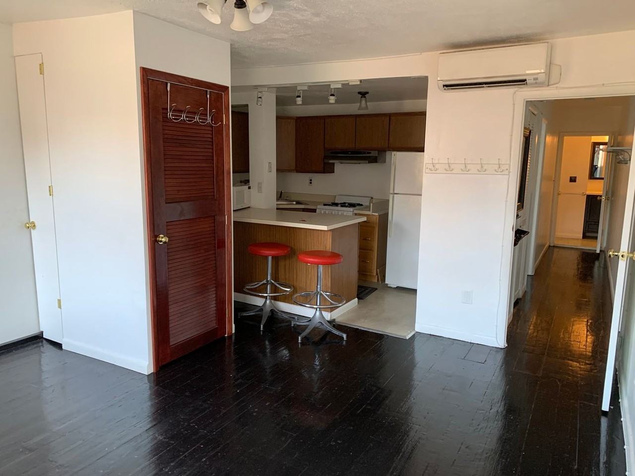 9 East Read Street - 8098 - Photo 3 of 12