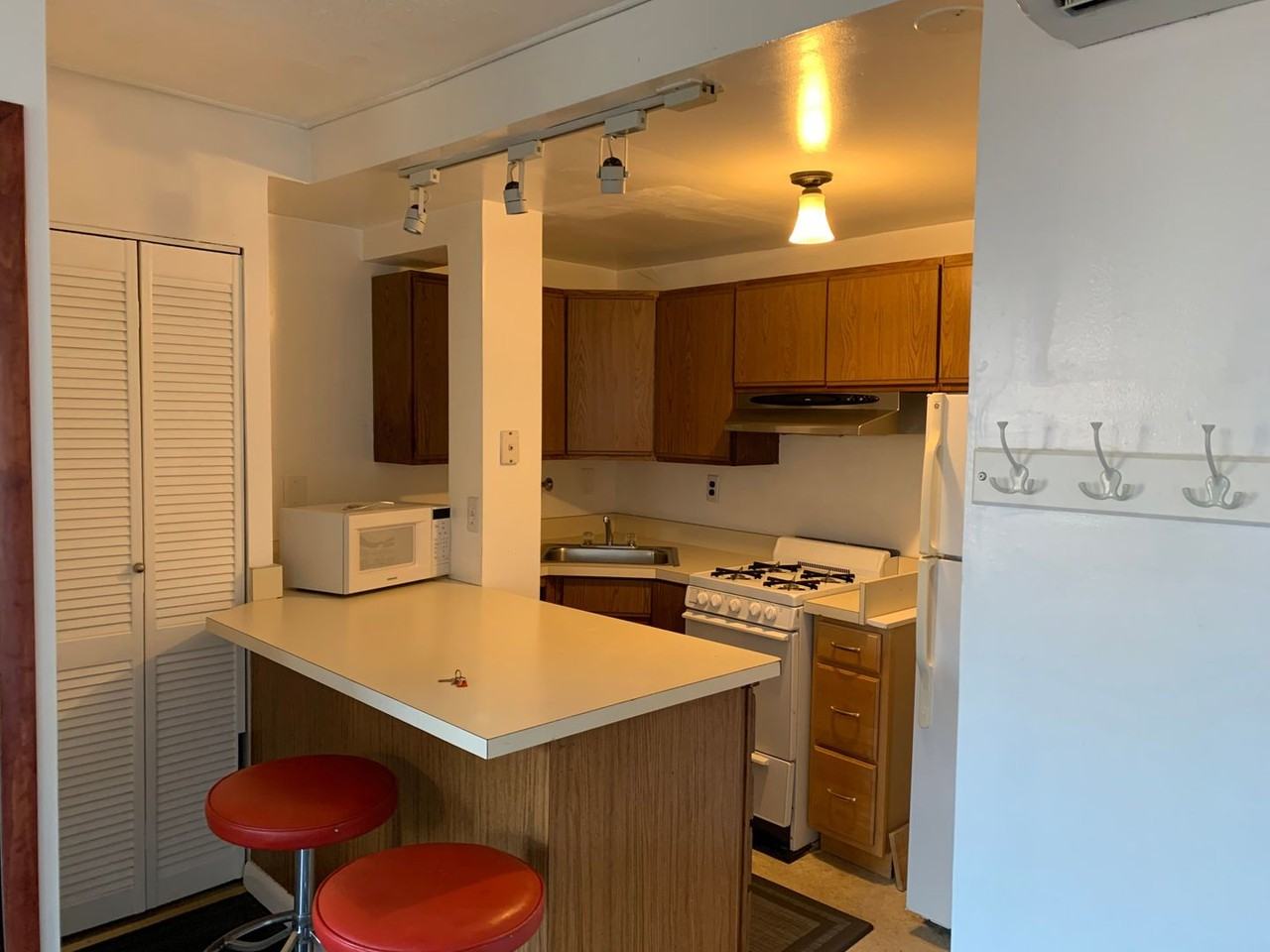 9 East Read Street - 8098 - Photo 4 of 12